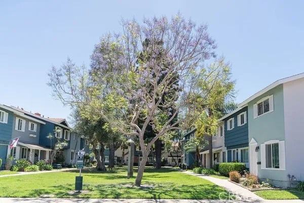 $2,900 | 19842 Cambridge Lane, Huntington Beach, CA 92646