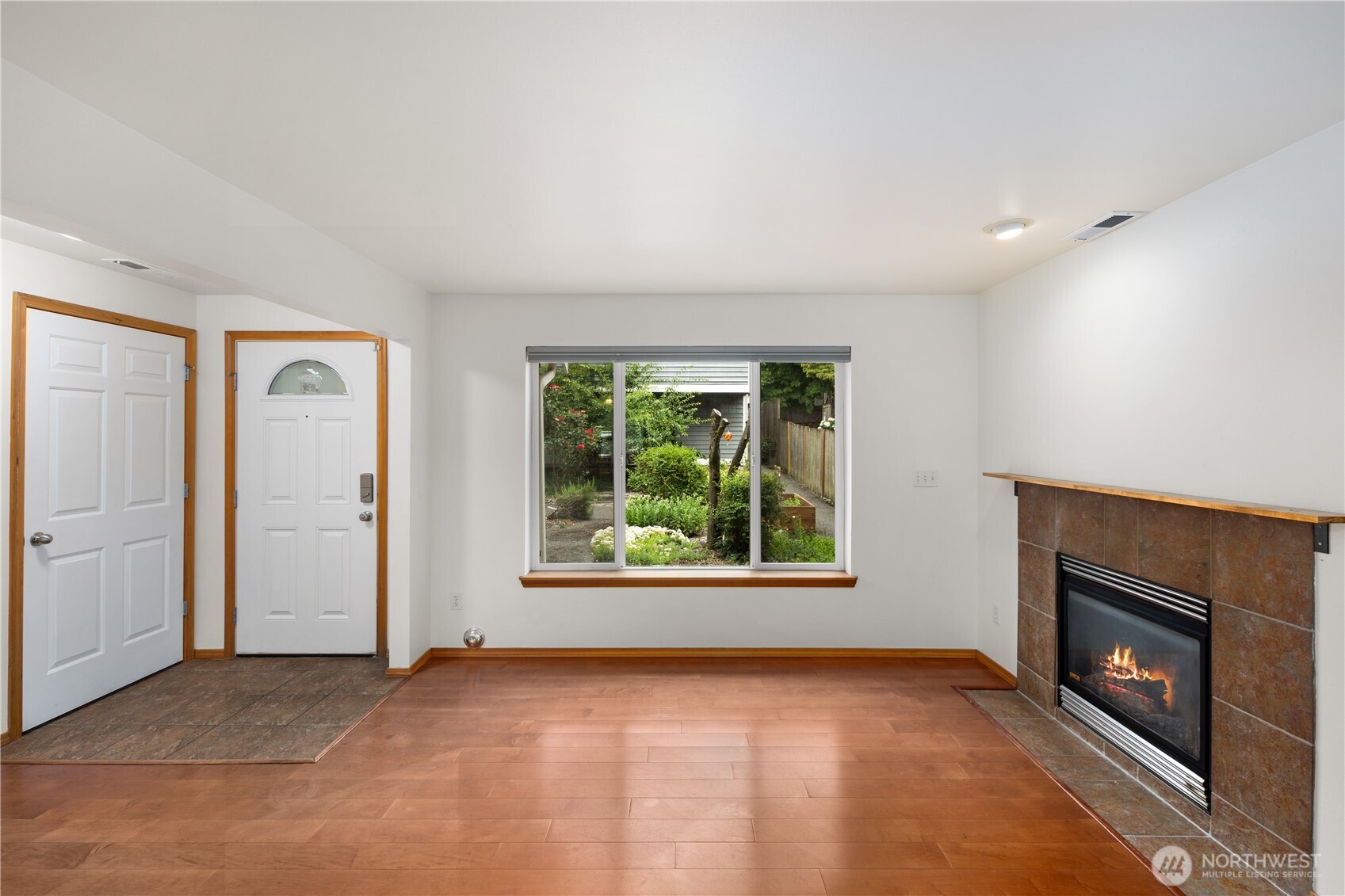 8823 Delridge Way Southwest, Unit B Seattle, WA 98106 - Photo 7 of 32