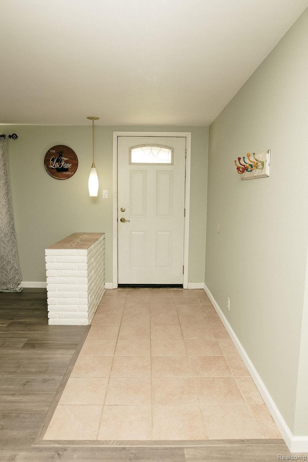 36 South Hayes Road Lapeer, MI 48446 - Photo 4 of 21 6L2A7798.jpg