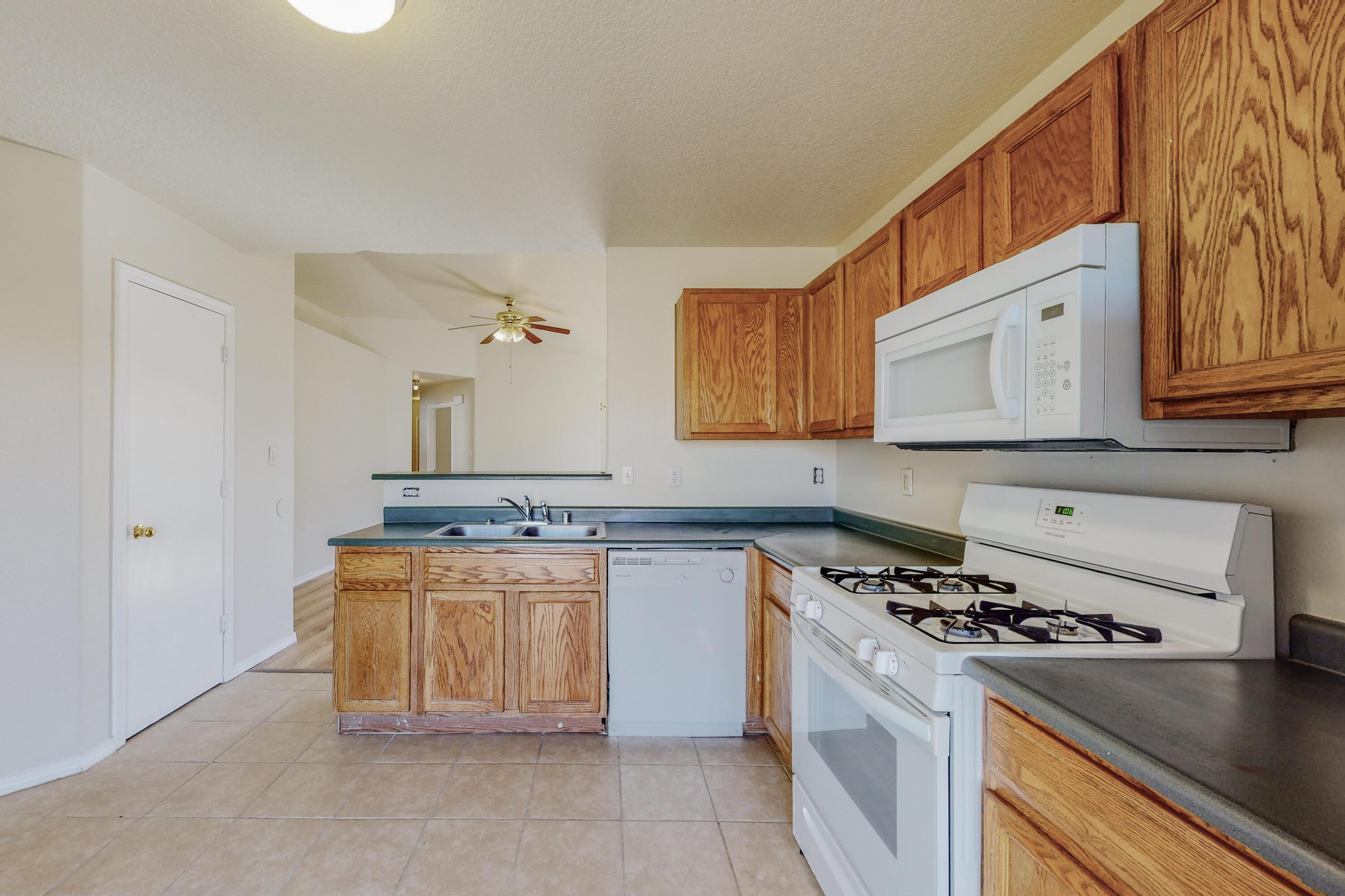 3473 Martin Meadows Drive Northeast Rio Rancho, NM 87144 - Photo 10 of 28 Gallery Image 10