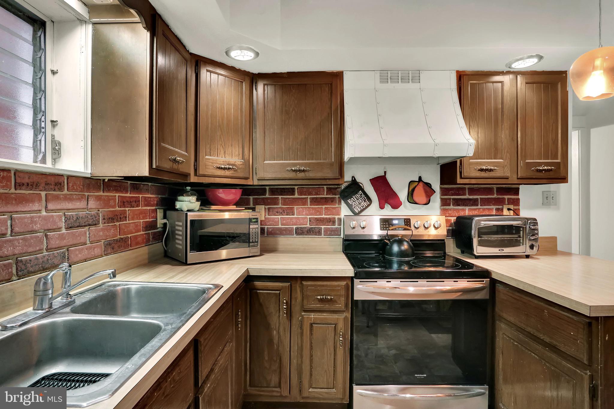 108 Reading Avenue Reading, PA 19607 - Photo 7 of 22 Gallery Image 7
