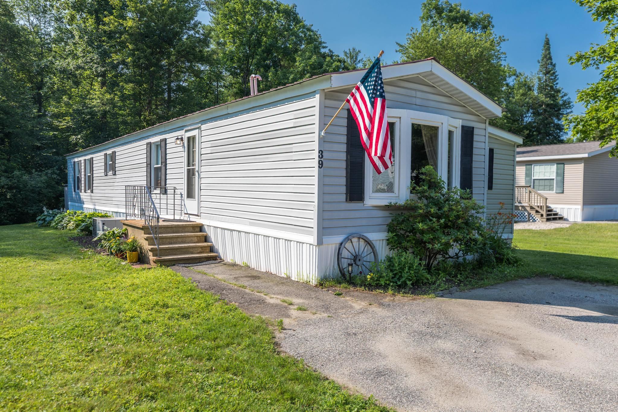 39 Hilton Avenue Exeter, NH 03833 - Photo 3 of 38