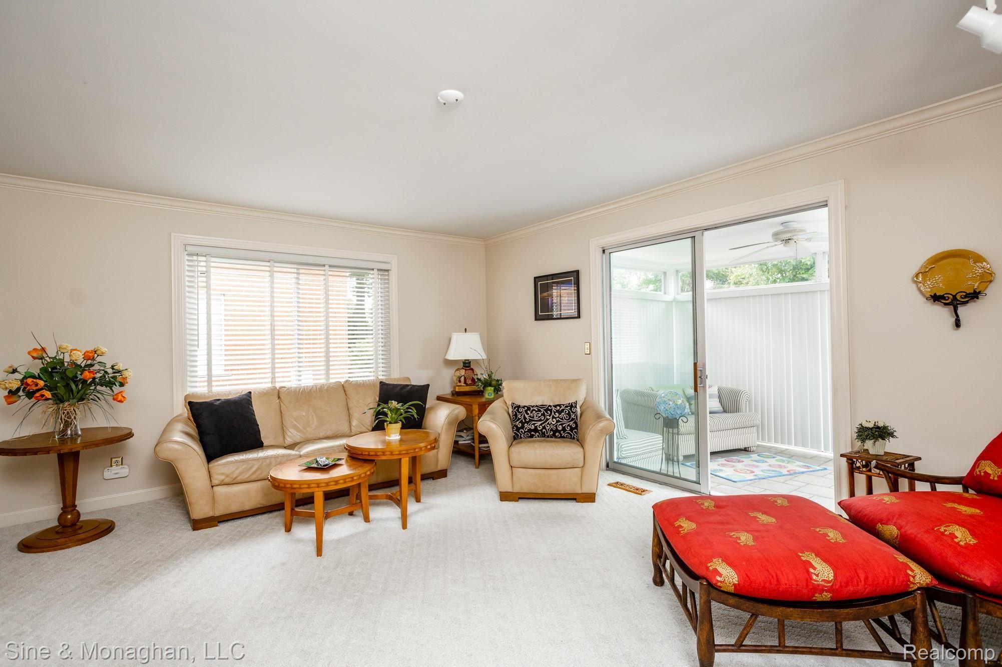 696 Trombley Road Grosse Pointe, MI 48230 - Photo 17 of 47 696 Trombley S033.jpg