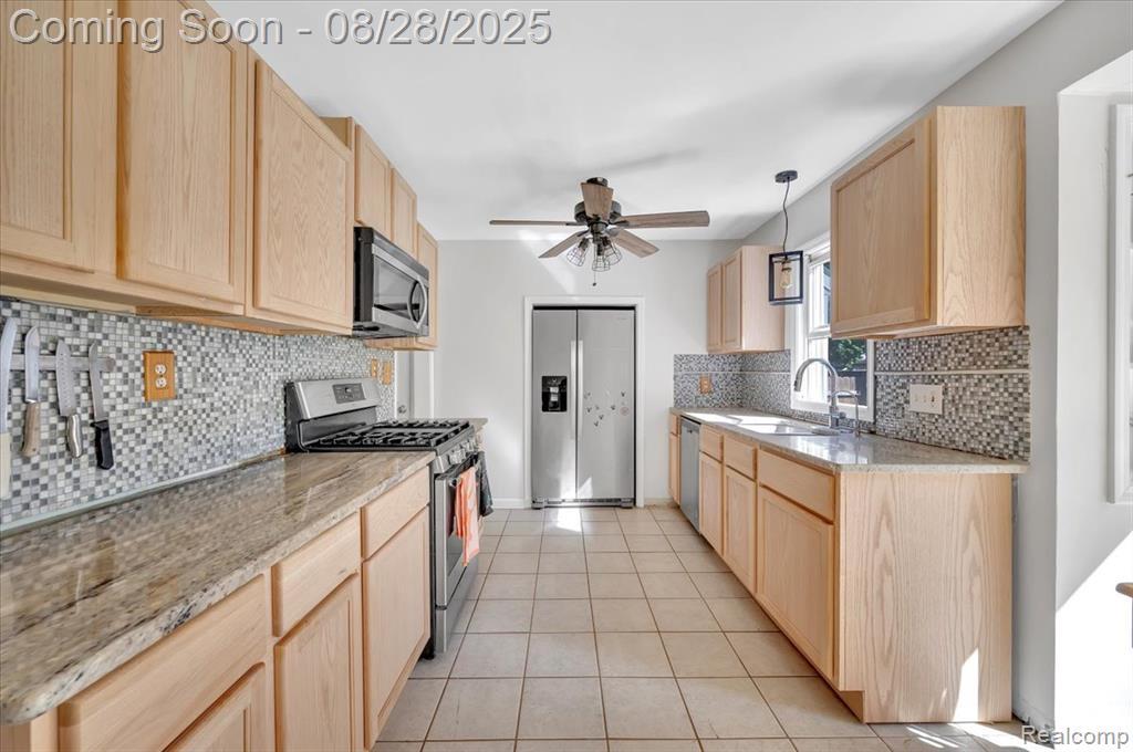1522 Eason Road Waterford, MI 48328 - Photo 8 of 28 Gallery Image 8