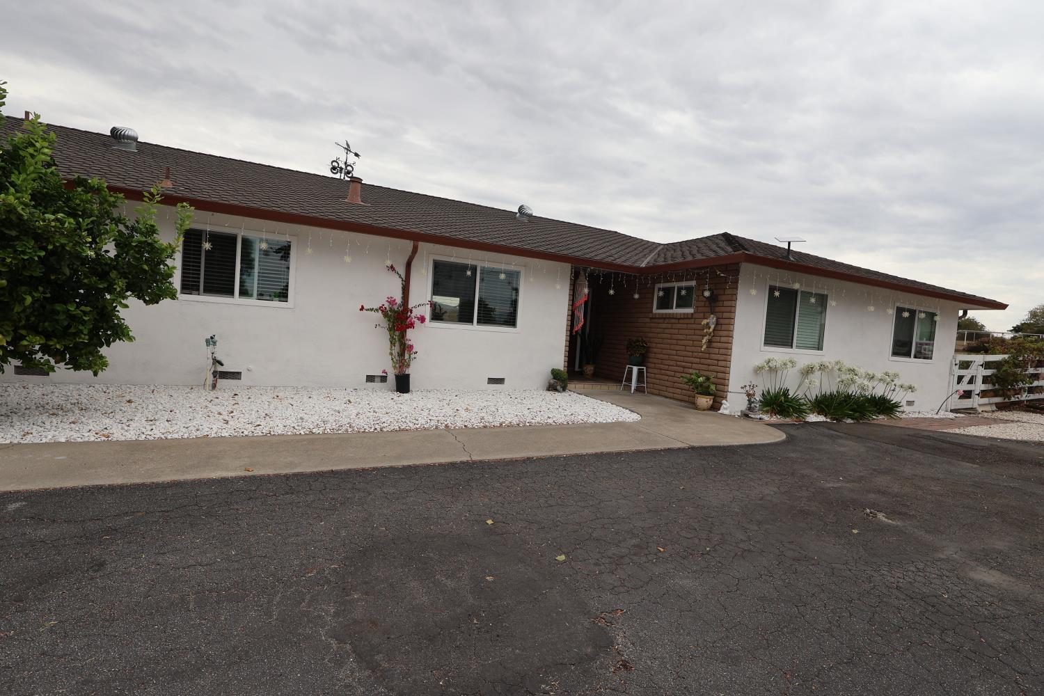 307 Mansfield Road Hollister, CA 95023 - Photo 2 of 47