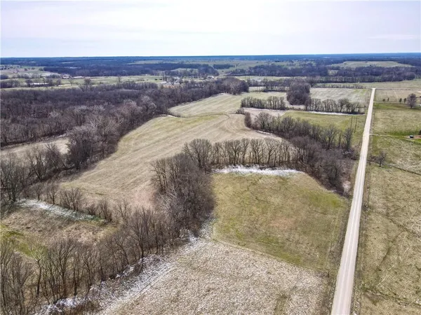 $190,000 | 401 Northwest Nw Road, Chilhowee, MO 64733