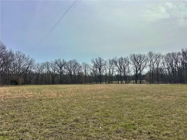 $190,000 | 401 Northwest Nw Road, Chilhowee, MO 64733