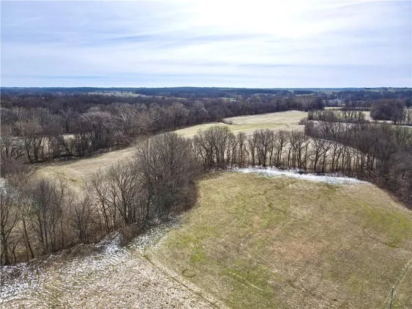 $190,000 | 401 Northwest Nw Road, Chilhowee, MO 64733