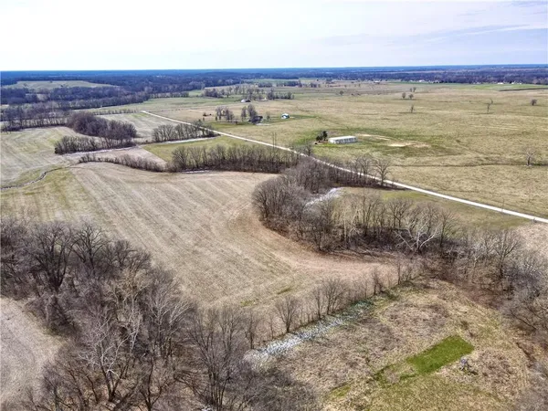 $190,000 | 401 Northwest Nw Road, Chilhowee, MO 64733