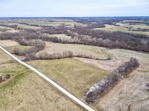 $190,000 | 401 Northwest Nw Road, Chilhowee, MO 64733
