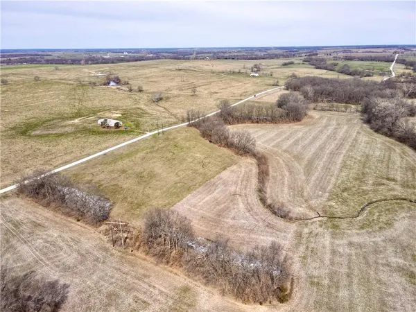 $190,000 | 401 Northwest Nw Road, Chilhowee, MO 64733