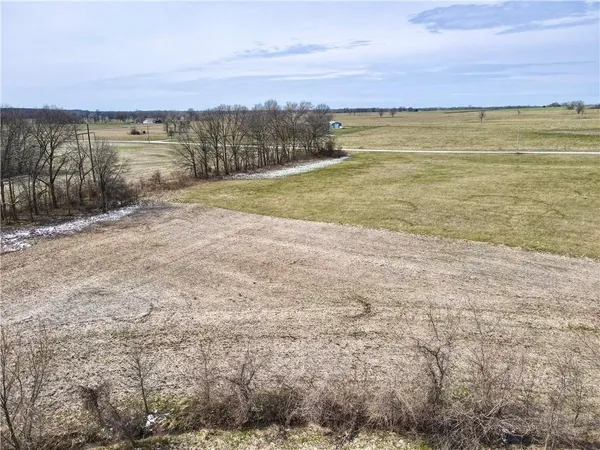 $190,000 | 401 Northwest Nw Road, Chilhowee, MO 64733