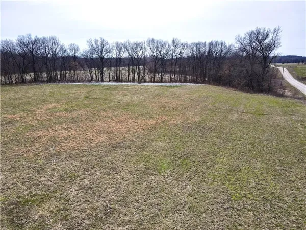 $190,000 | 401 Northwest Nw Road, Chilhowee, MO 64733