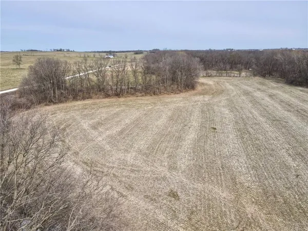 $190,000 | 401 Northwest Nw Road, Chilhowee, MO 64733