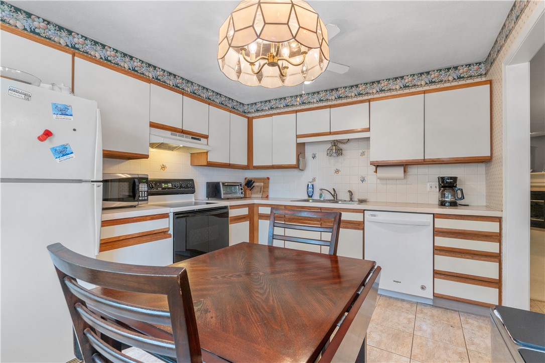 72 Trellis Drive West Warwick, RI 02893 - Photo 15 of 26 So clean!