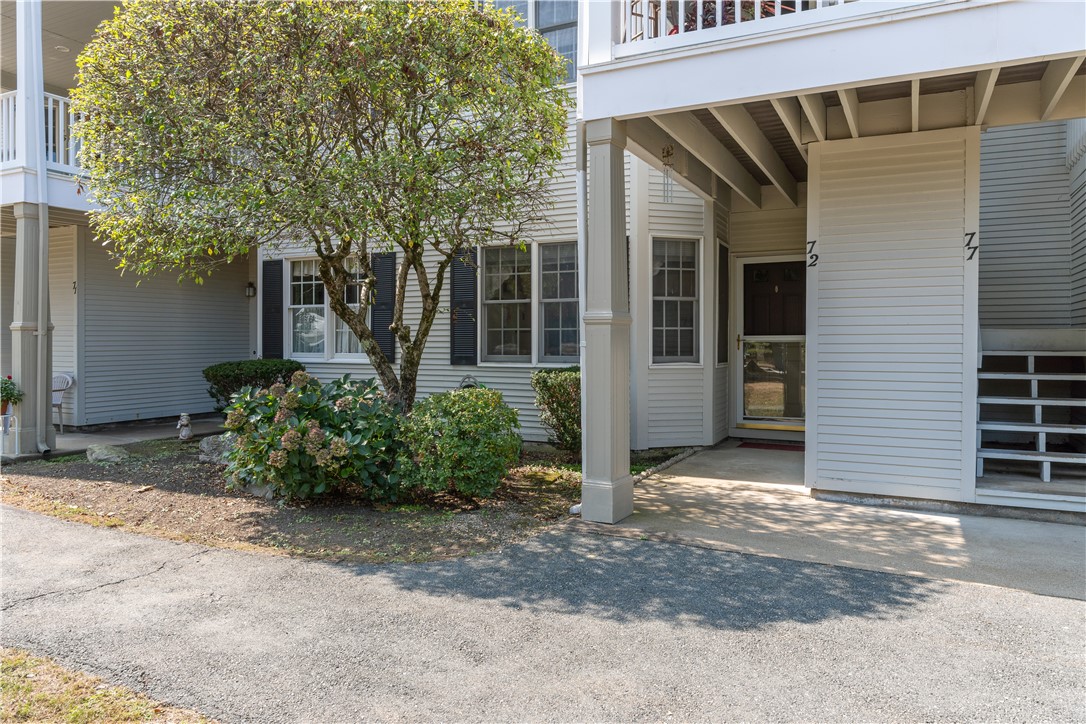 72 Trellis Drive West Warwick, RI 02893 - Photo 2 of 26 Ground level Entryway