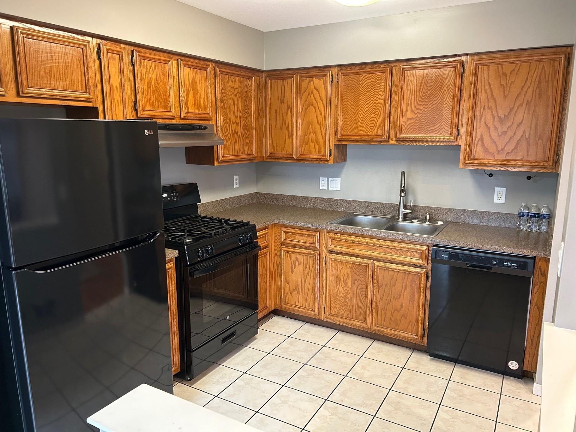 24028 Greenhill Road Warren, MI 48091 - Photo 6 of 17 50156408-d6a0fc78-3d59-49d4-bfb0-029942baecea.JPG