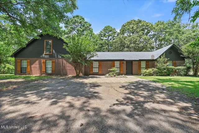 $384,900 | 2713 Highway 471, Brandon, MS 39047