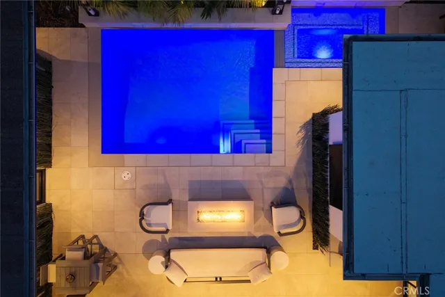 a bathroom with a toilet and a mirror