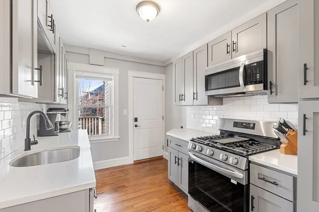 $2,900 | 10 Centre Avenue, Unit 6, Boston, MA 02124