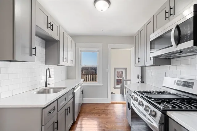 $2,900 | 10 Centre Avenue, Unit 6, Boston, MA 02124