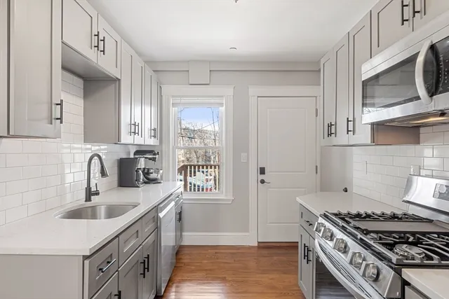 $2,900 | 10 Centre Avenue, Unit 6, Boston, MA 02124