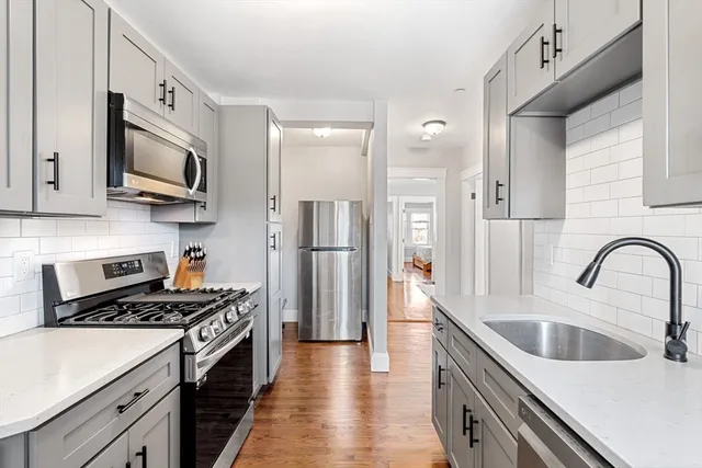 $2,900 | 10 Centre Avenue, Unit 6, Boston, MA 02124