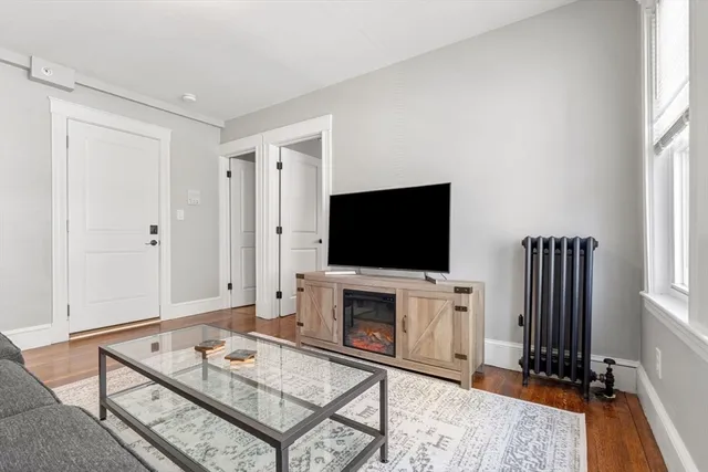 $2,900 | 10 Centre Avenue, Unit 6, Boston, MA 02124