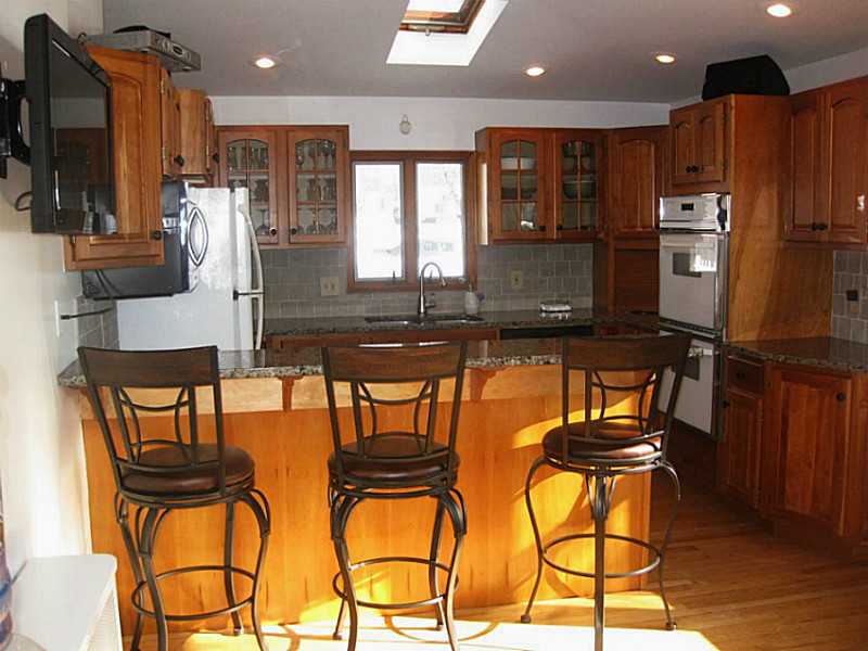 129 Rodney Road Warwick, RI 02889 - Photo 6 of 25 Kitchen.