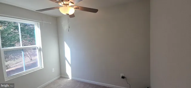 a view of entryway with window