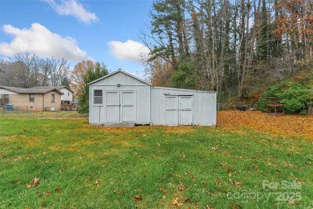 $350,000 | 2210 24th St Circle Northeast, Hickory, NC 28601