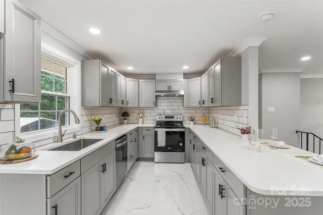 $350,000 | 2210 24th St Circle Northeast, Hickory, NC 28601