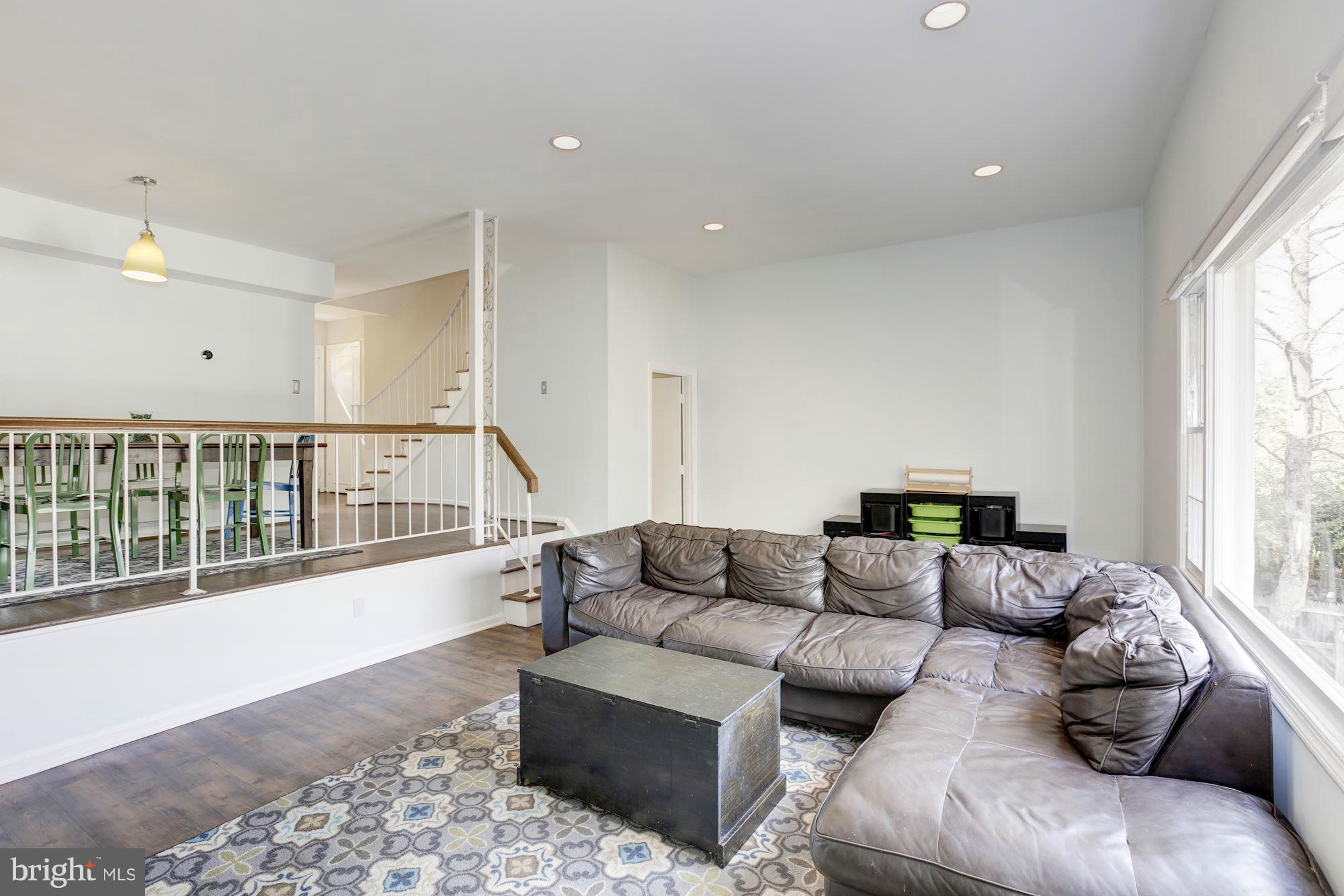 5931 Bayshire Road, Unit 117 Springfield, VA 22152 - Photo 12 of 29 Living Room