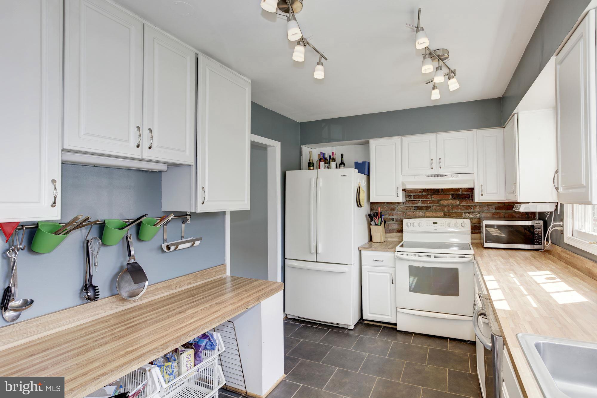 5931 Bayshire Road, Unit 117 Springfield, VA 22152 - Photo 5 of 29 Kitchen