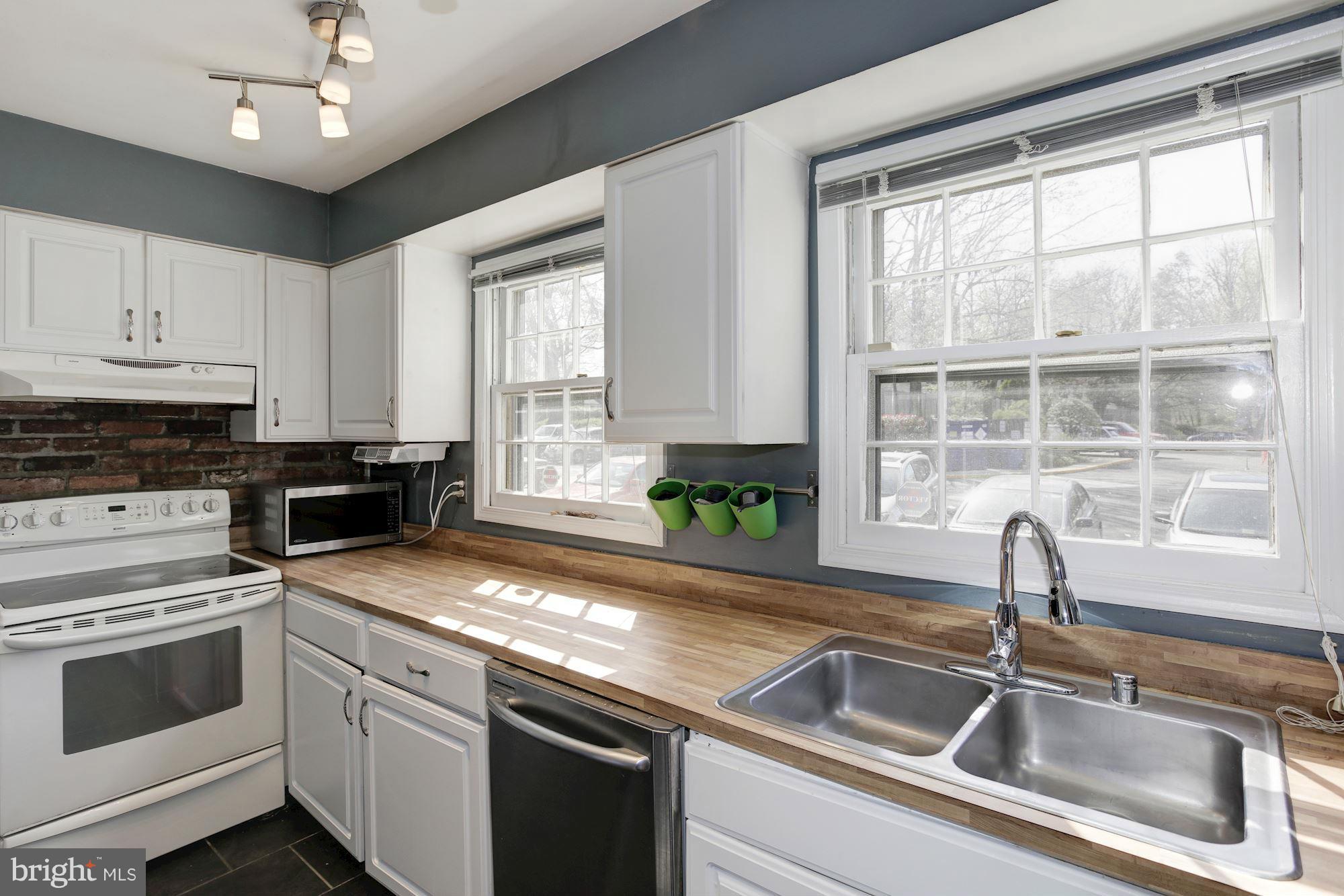 5931 Bayshire Road, Unit 117 Springfield, VA 22152 - Photo 6 of 29 Kitchen