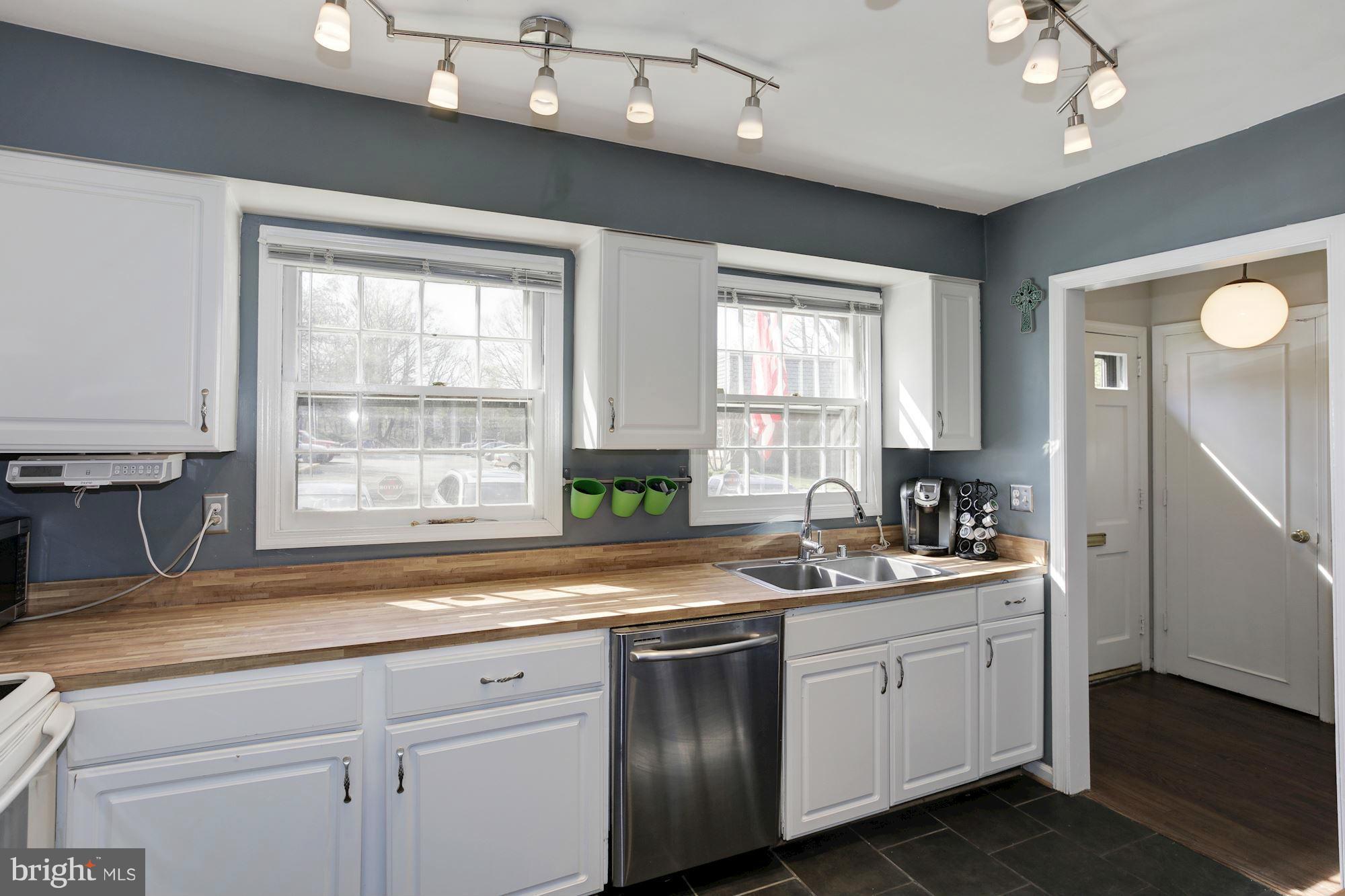5931 Bayshire Road, Unit 117 Springfield, VA 22152 - Photo 7 of 29 Kitchen
