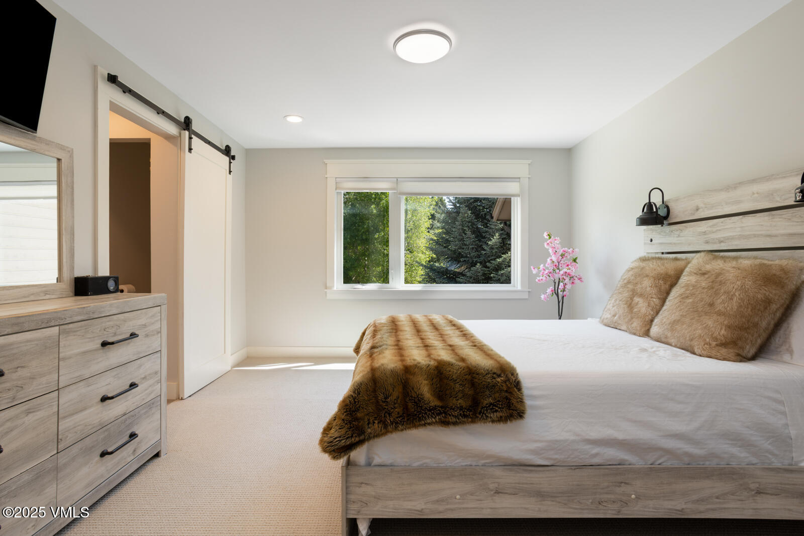 50 Hereford Road Edwards, CO 81632 - Photo 11 of 36 a bedroom with a bed and a window