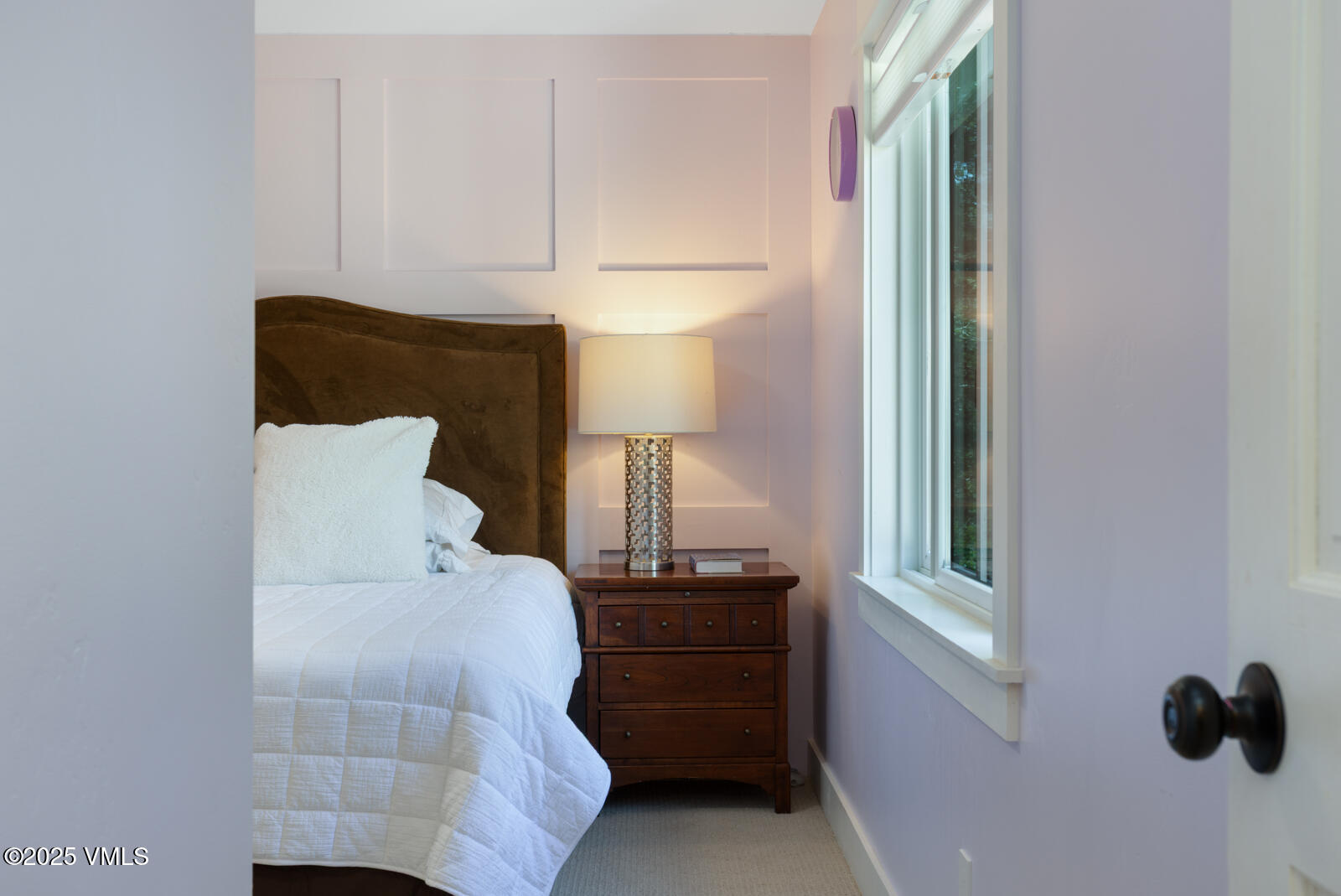 50 Hereford Road Edwards, CO 81632 - Photo 18 of 36 a bedroom with a bed and a window