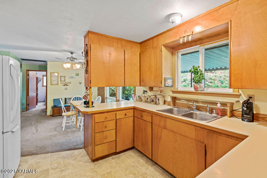 11417 Summitview Road Yakima, WA 98908 - Photo 12 of 26 a kitchen with a sink stove and chairs