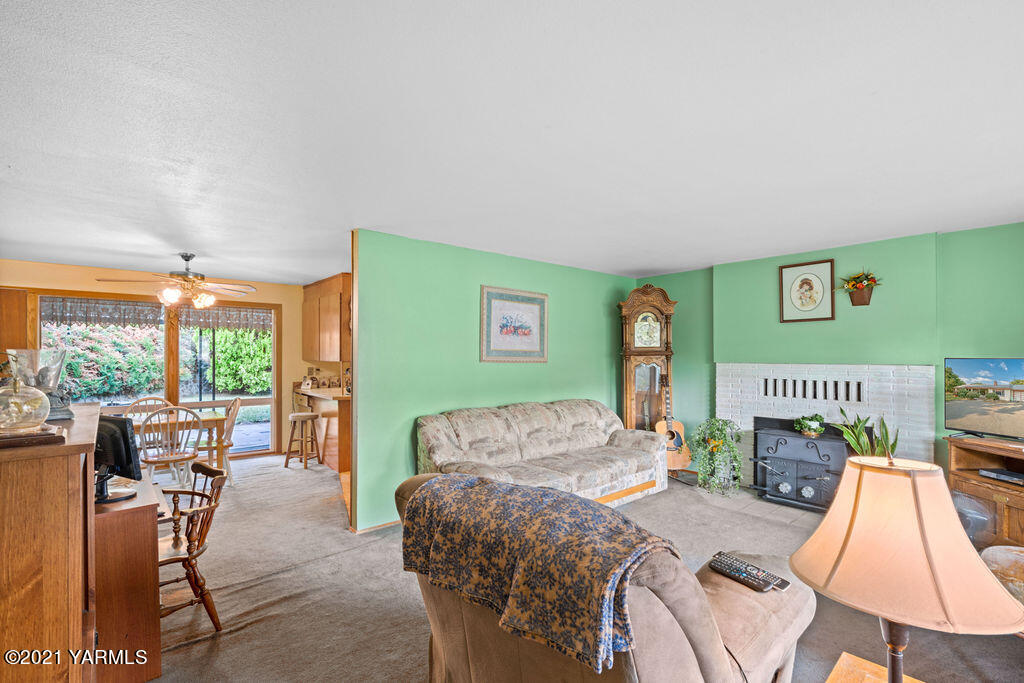 11417 Summitview Road Yakima, WA 98908 - Photo 7 of 26 a bedroom with furniture and a wooden floor