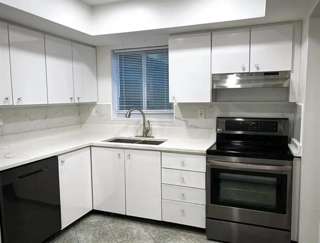 a view of utility room