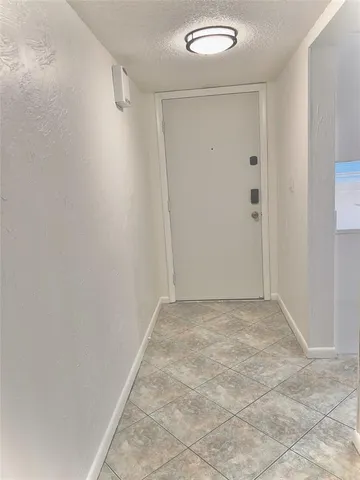 a view of entryway with a door