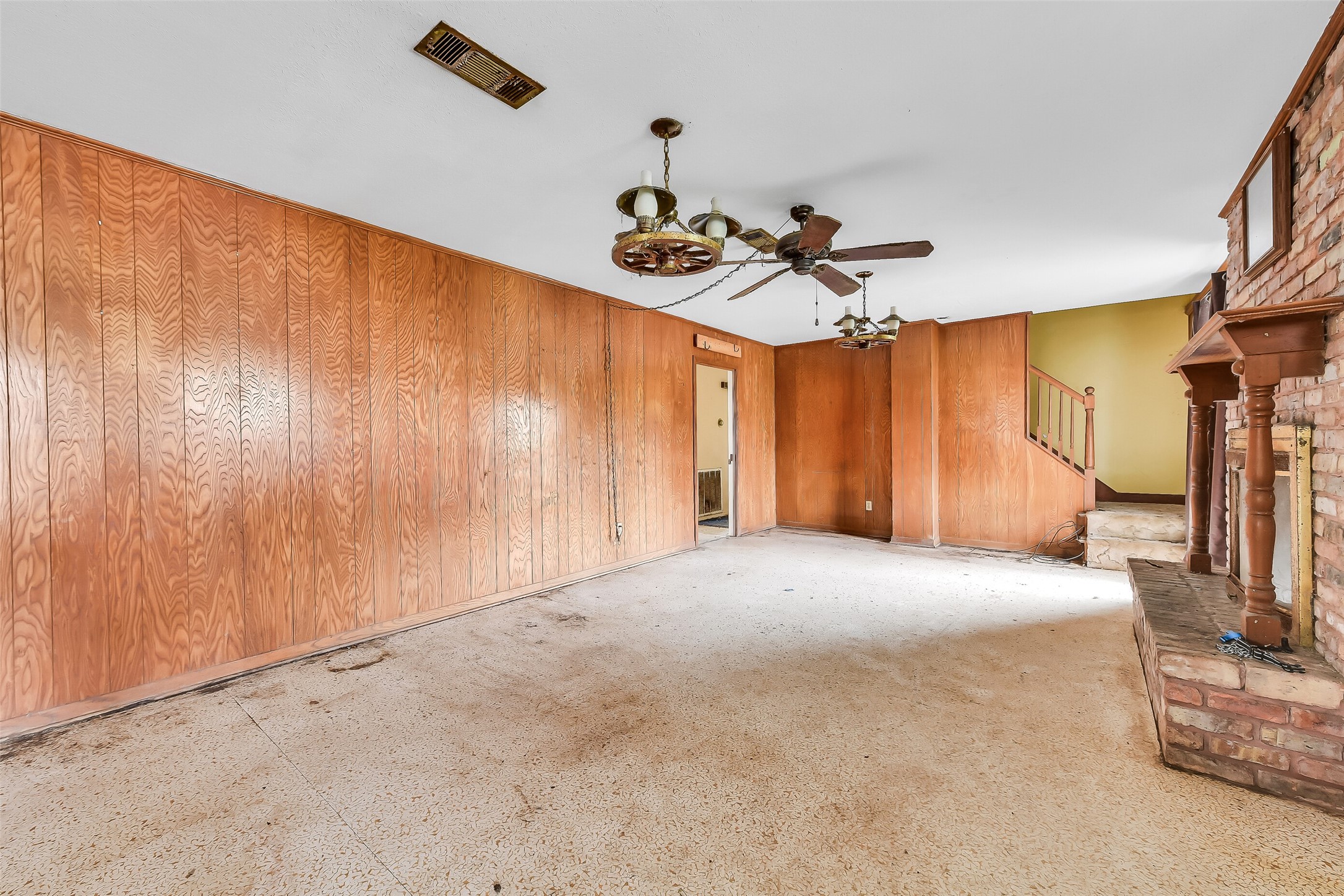 4918 Farmer Road Alvin, TX 77511 - Photo 13 of 18 a view of a livingroom with a ceiling fan and window
