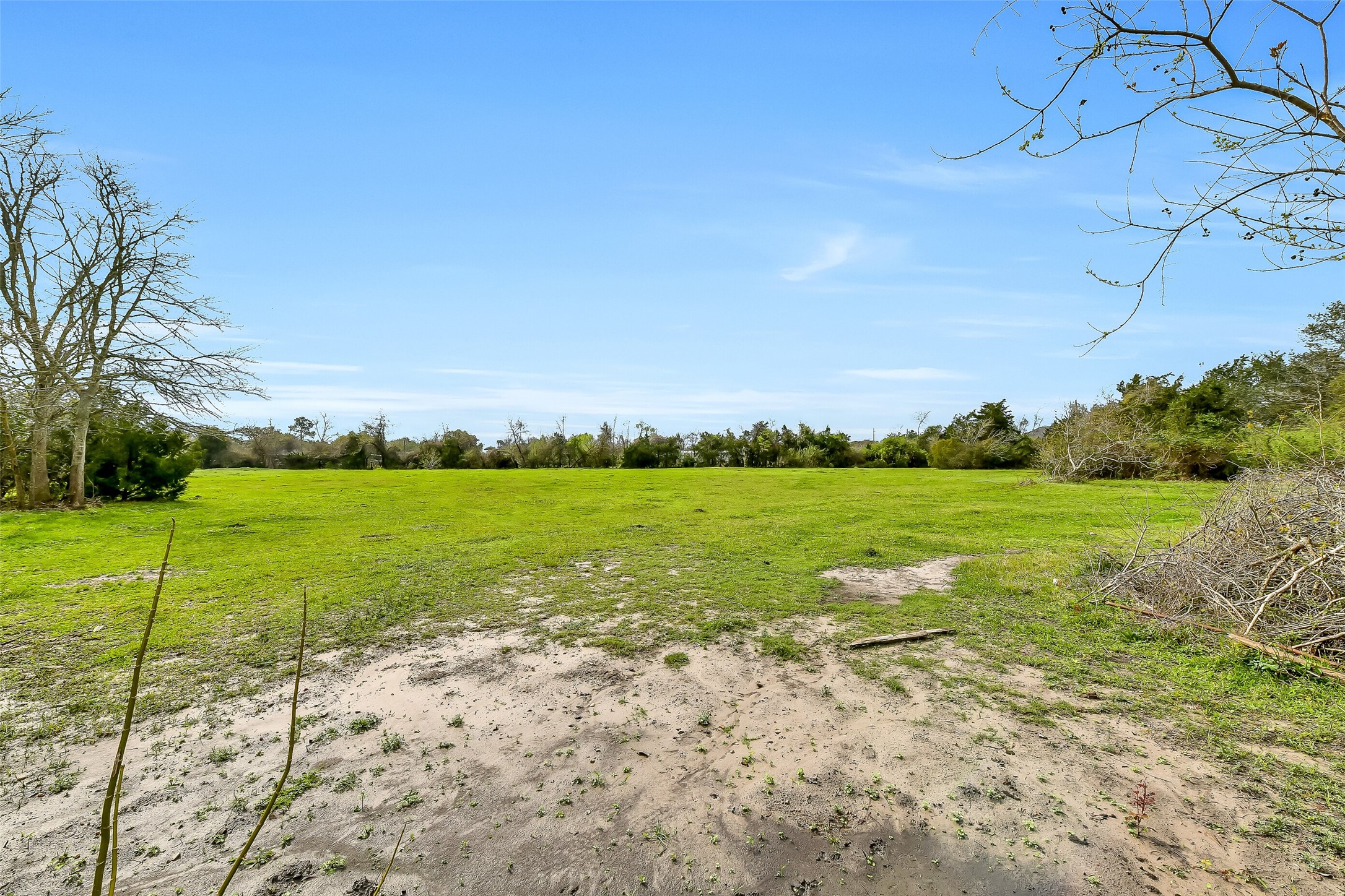4918 Farmer Road Alvin, TX 77511 - Photo 18 of 18 a view of an ocean with a big yard