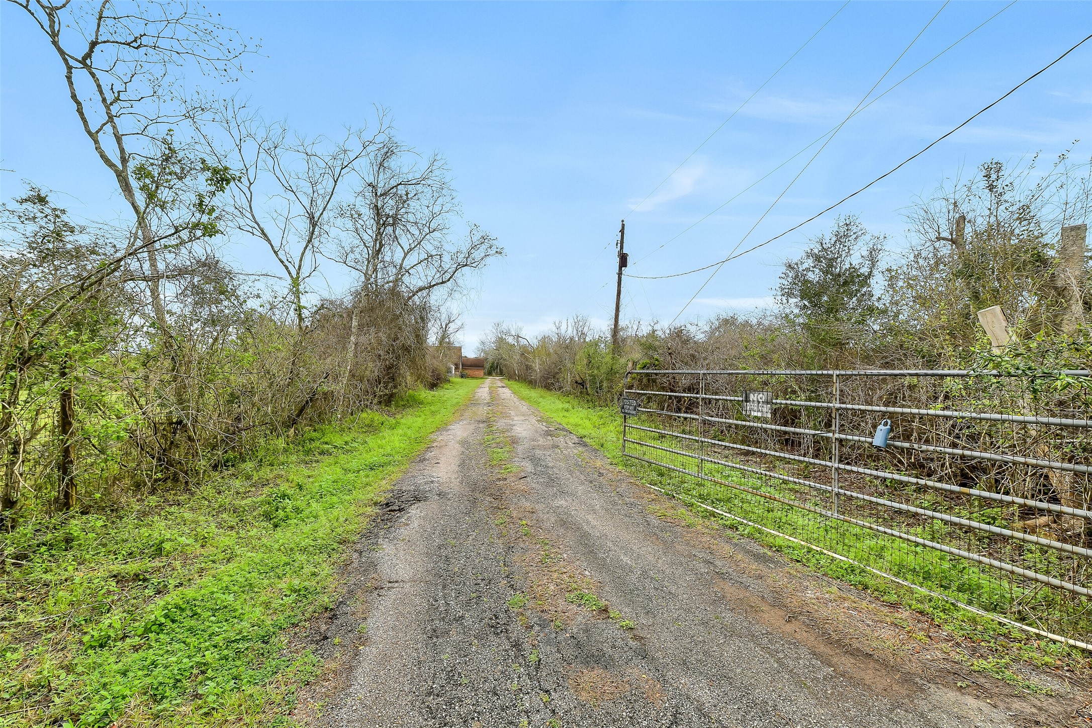 4918 Farmer Road Alvin, TX 77511 - Photo 5 of 18 a view of a pathway with a park