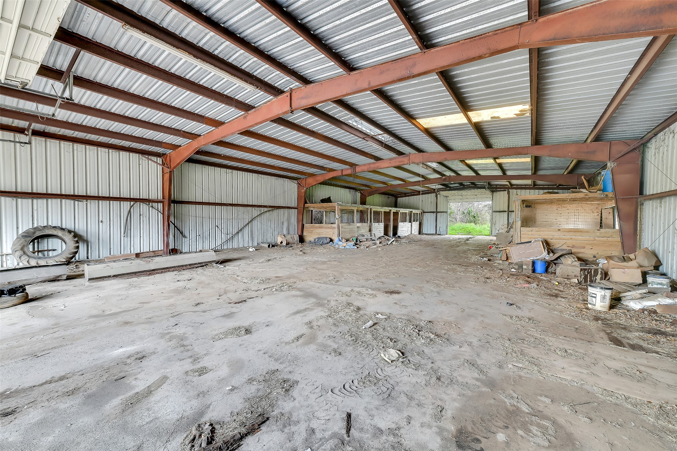 4918 Farmer Road Alvin, TX 77511 - Photo 7 of 18 a view of garage