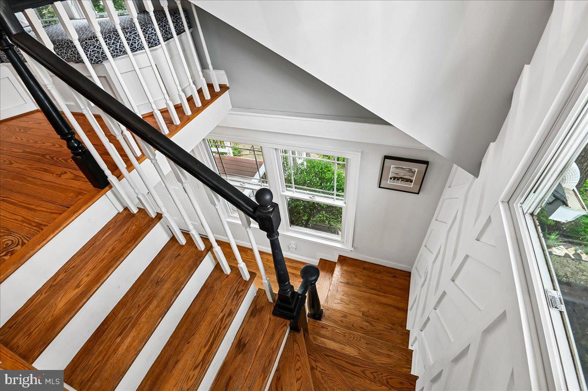 300 Magothy Bridge Road Pasadena, MD 21122 - Photo 44 of 117 Stairway