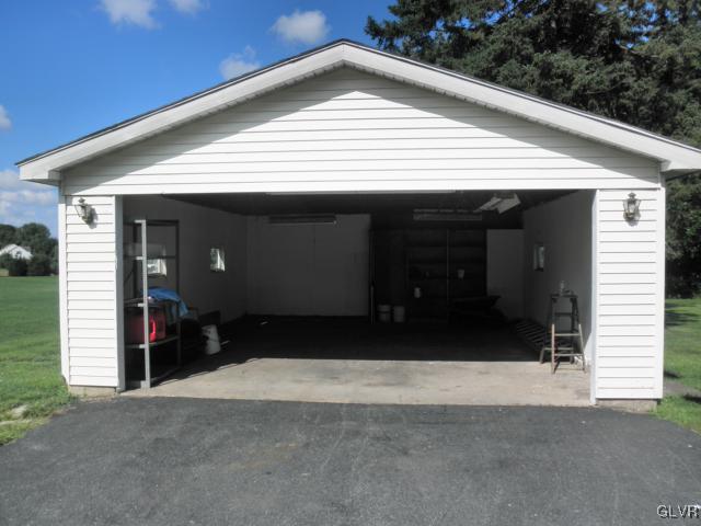 3805 Country Club Road Easton, PA 18045 - Photo 3 of 19 Gallery Image 3