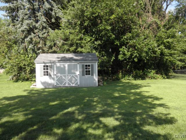 3805 Country Club Road Easton, PA 18045 - Photo 4 of 19 Gallery Image 4