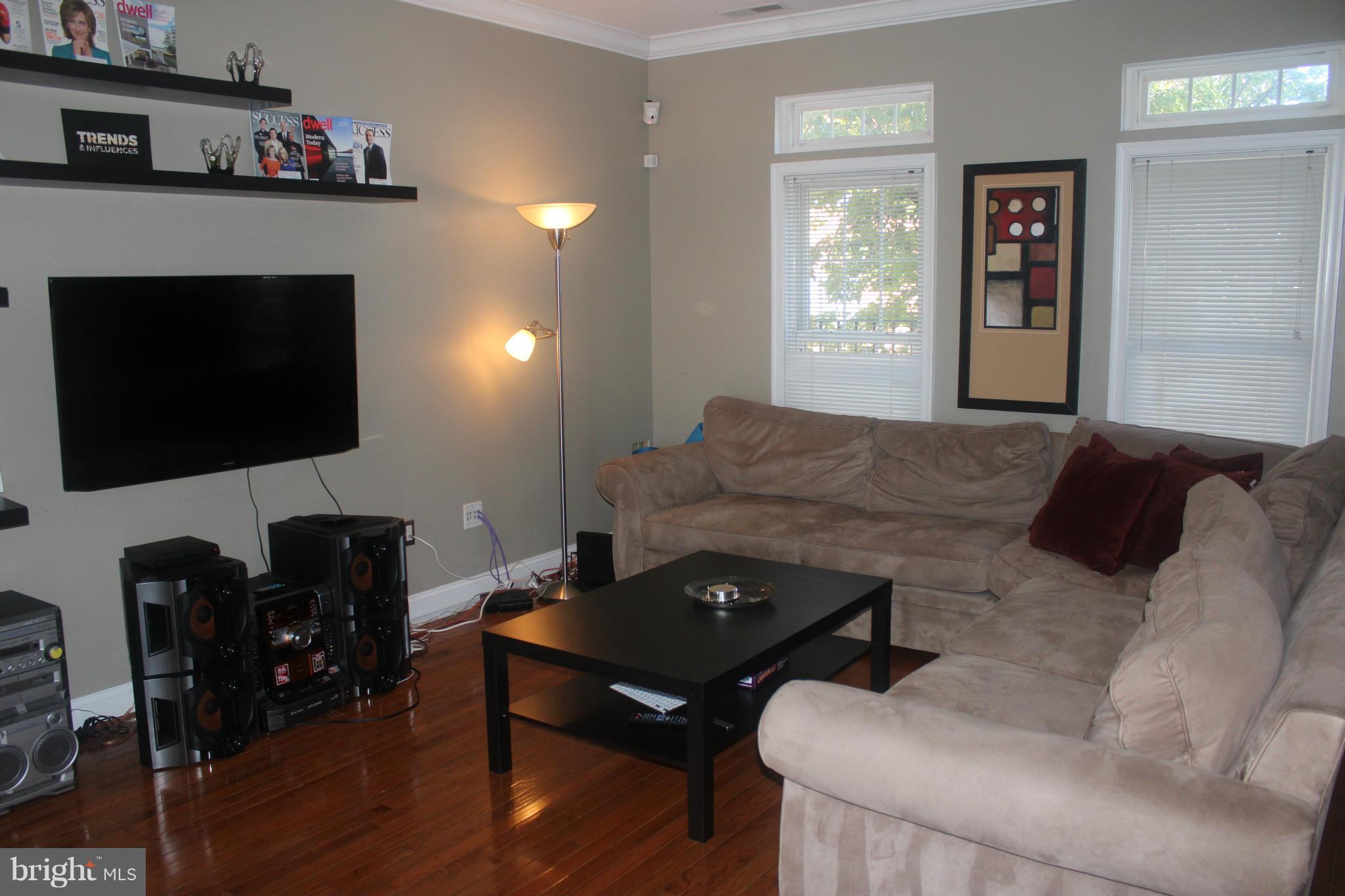 809 Ramsay Street Baltimore, MD 21230 - Photo 2 of 20 Living Room
